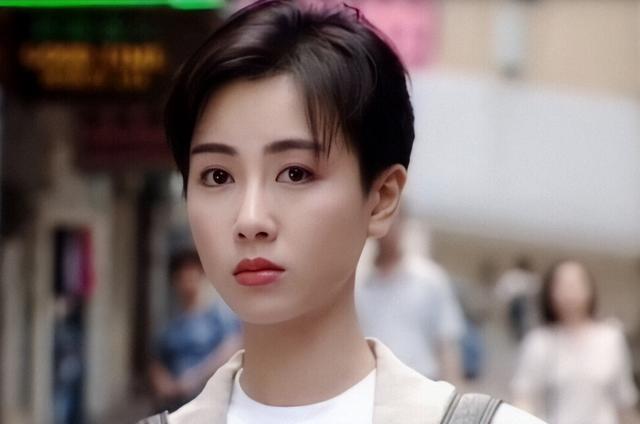 15位一眼万年的短发美女,年轻时个个美到窒息,今有人网上求工作