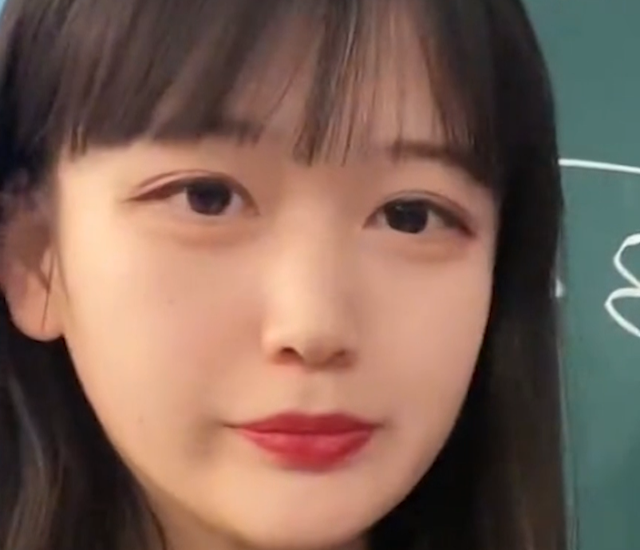 周老师:90后美女老师火出圈,和学生斗智斗勇,被指有失职业操守