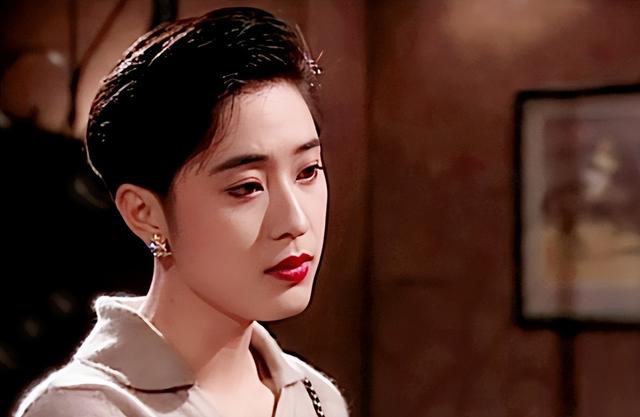 15位一眼万年的短发美女,年轻时个个美到窒息,今有人网上求工作