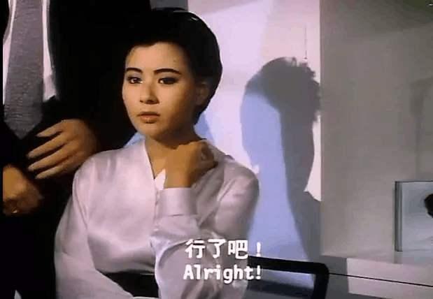 她是“被遗忘的港姐”,为走红拍三级裸体出镜,今56岁成豪门艳妇