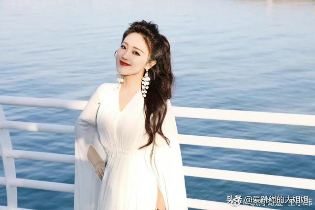 气质美女王小玮,琴键上的舞蹈家
