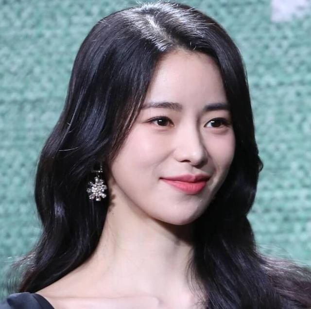 “韩国汤唯”火遍全网!出道演19禁电影狂拿奖,新戏变蛇蝎美女