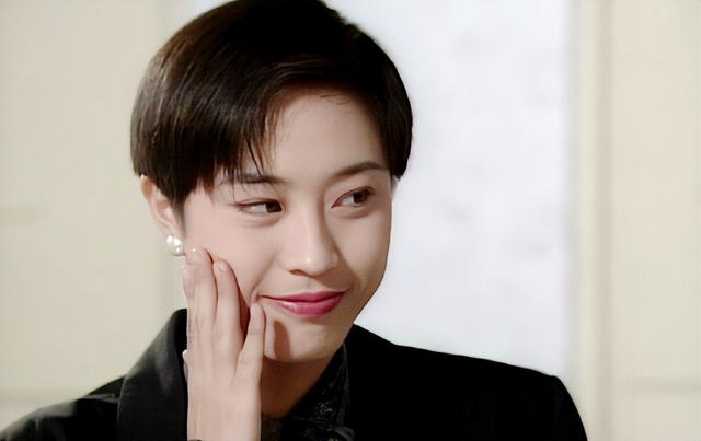 15位一眼万年的短发美女,年轻时个个美到窒息,今有人网上求工作