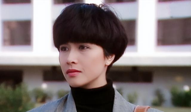 15位一眼万年的短发美女,年轻时个个美到窒息,今有人网上求工作