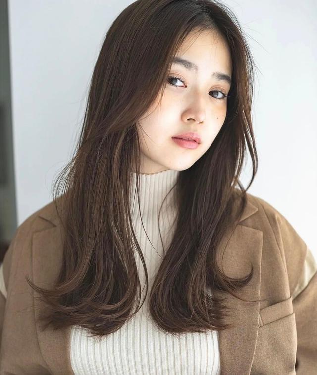那些留长发好看的女人,都很喜欢这几款发型,优雅洋气又显年轻