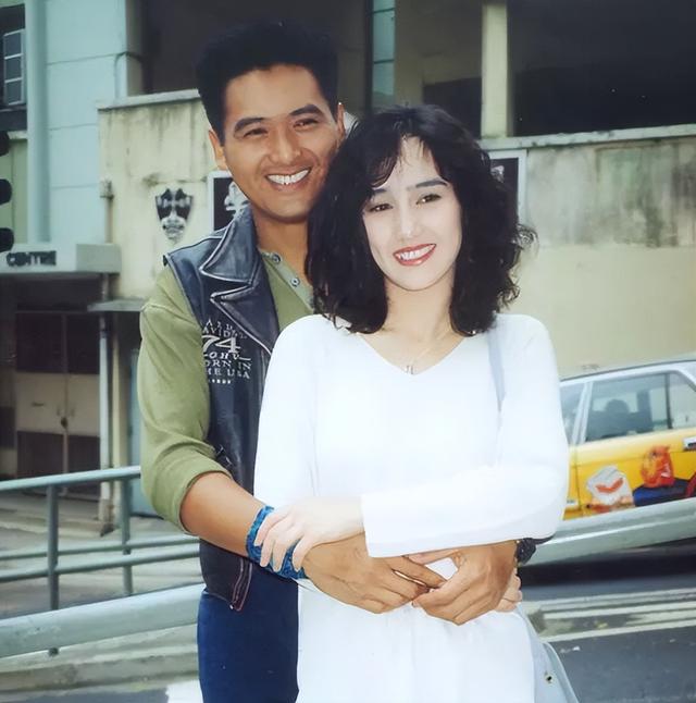 15位一眼万年的短发美女,年轻时个个美到窒息,今有人网上求工作
