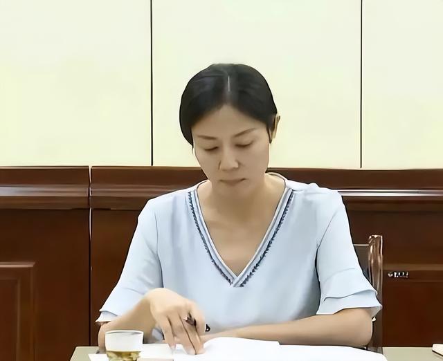 盘点七大美女“女色虎”,包养男宠,以色谋权,不堪入目