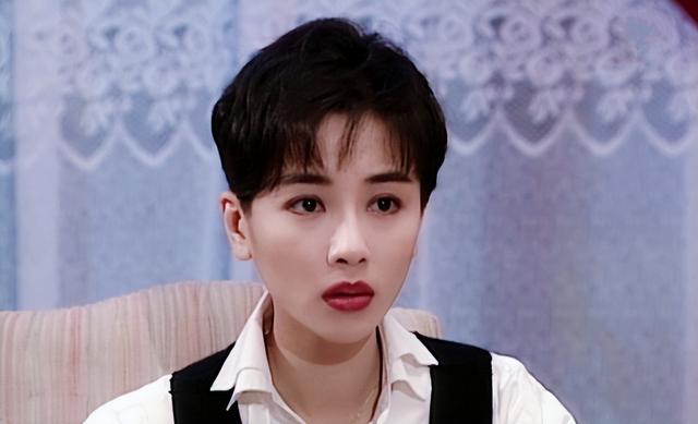 15位一眼万年的短发美女,年轻时个个美到窒息,今有人网上求工作