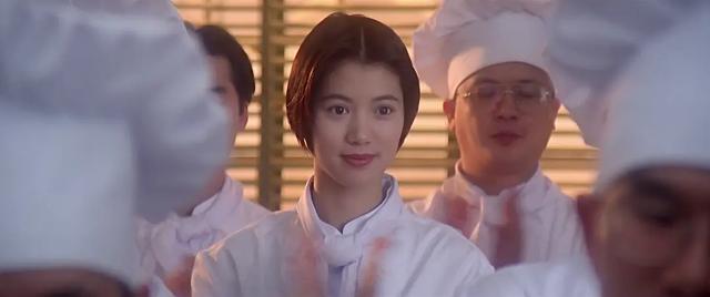 15位一眼万年的短发美女,年轻时个个美到窒息,今有人网上求工作