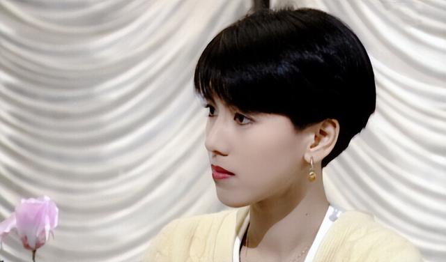 15位一眼万年的短发美女,年轻时个个美到窒息,今有人网上求工作