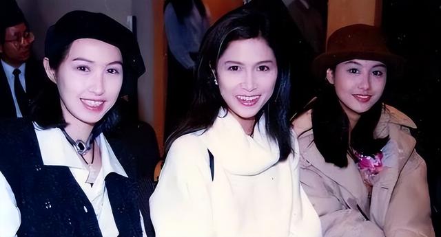 15位一眼万年的短发美女,年轻时个个美到窒息,今有人网上求工作