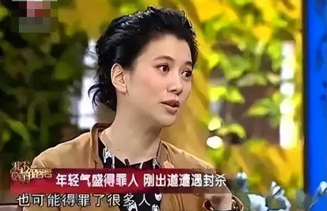 15位一眼万年的短发美女,年轻时个个美到窒息,今有人网上求工作