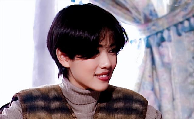 15位一眼万年的短发美女,年轻时个个美到窒息,今有人网上求工作