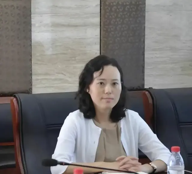 盘点七大美女“女色虎”,包养男宠,以色谋权,不堪入目