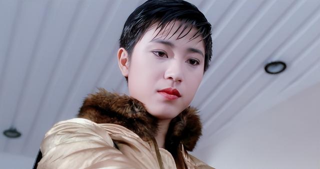 15位一眼万年的短发美女,年轻时个个美到窒息,今有人网上求工作