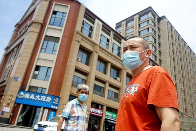 16岁美少女突发重病变丑仍乐观,病床上放声高歌,安慰爸爸不要哭