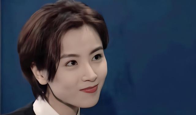 15位一眼万年的短发美女,年轻时个个美到窒息,今有人网上求工作