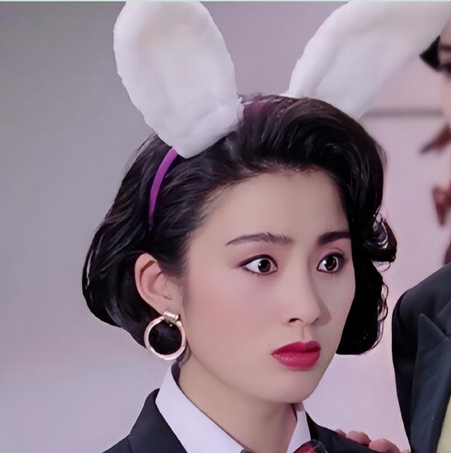 15位一眼万年的短发美女,年轻时个个美到窒息,今有人网上求工作