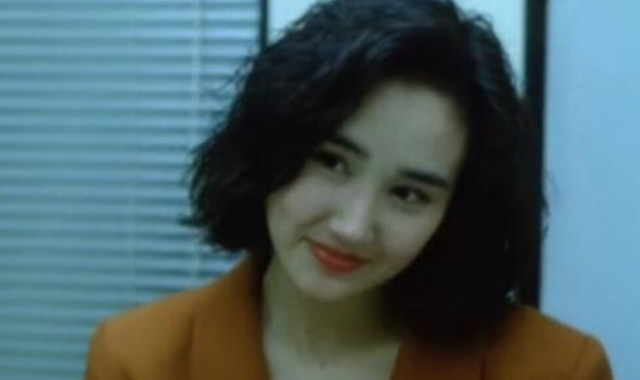 15位一眼万年的短发美女,年轻时个个美到窒息,今有人网上求工作
