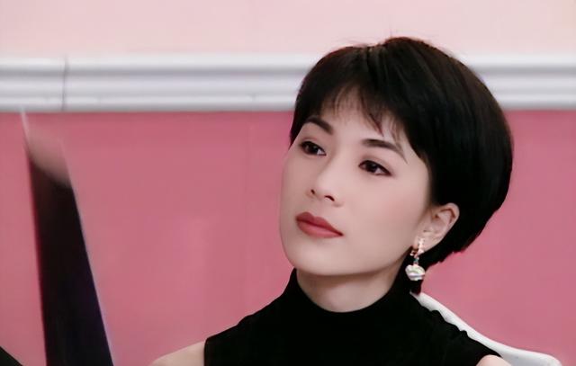 15位一眼万年的短发美女,年轻时个个美到窒息,今有人网上求工作