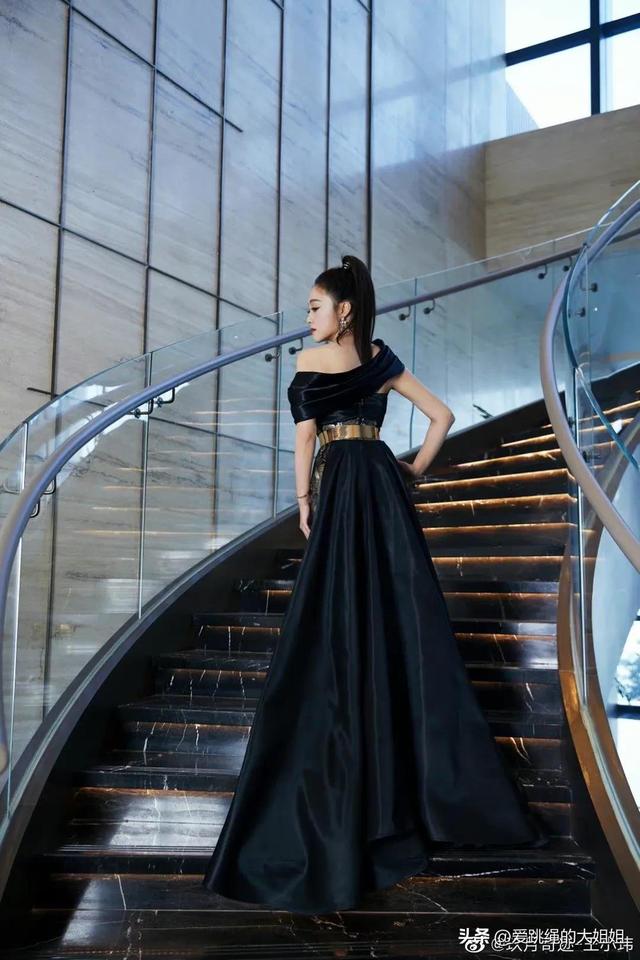 气质美女王小玮,琴键上的舞蹈家