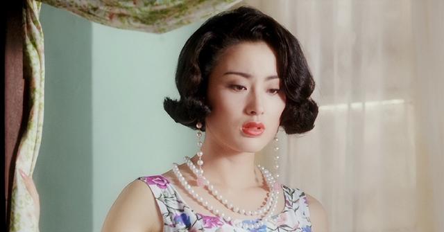15位一眼万年的短发美女,年轻时个个美到窒息,今有人网上求工作