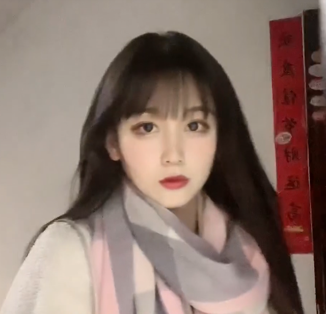 周老师:90后美女老师火出圈,和学生斗智斗勇,被指有失职业操守