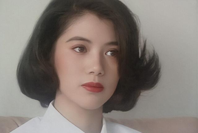 15位一眼万年的短发美女,年轻时个个美到窒息,今有人网上求工作
