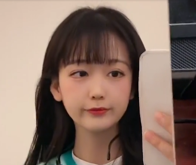 周老师:90后美女老师火出圈,和学生斗智斗勇,被指有失职业操守