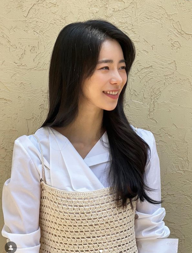 “韩国汤唯”火遍全网!出道演19禁电影狂拿奖,新戏变蛇蝎美女