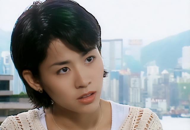 15位一眼万年的短发美女,年轻时个个美到窒息,今有人网上求工作