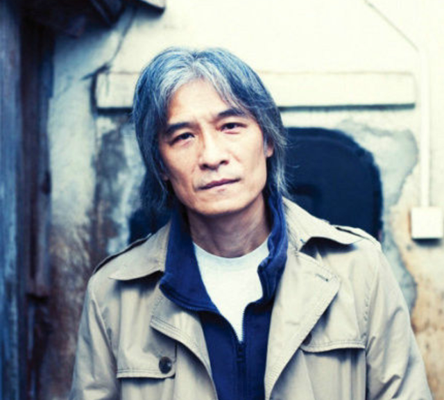 “蜜桃女神”李丽珍:一脱成名的纯欲风鼻祖,饱受舆论却不曾低头