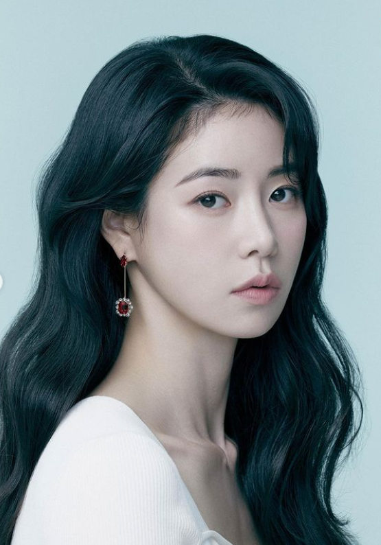 “韩国汤唯”火遍全网!出道演19禁电影狂拿奖,新戏变蛇蝎美女