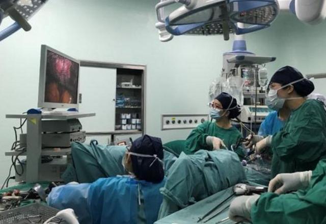 16岁女孩卵巢破裂!打开腹腔医生惊呆了!请提醒身边女性注意