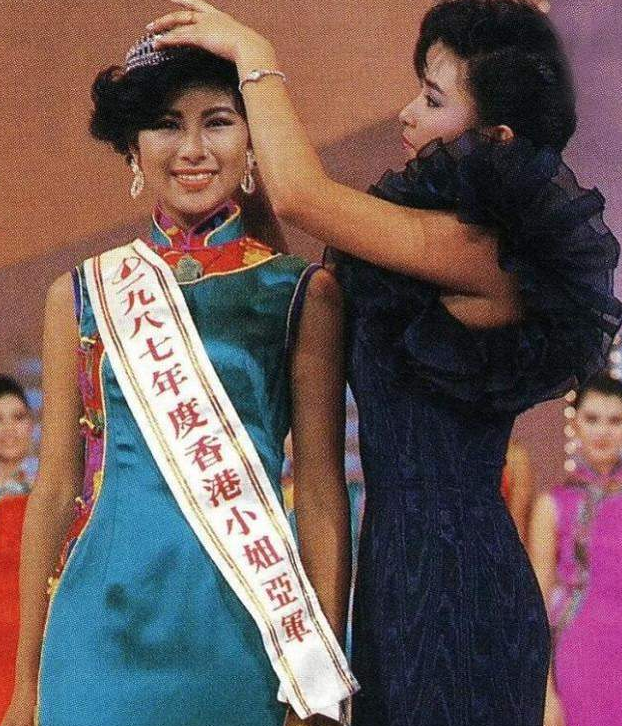 15位一眼万年的短发美女,年轻时个个美到窒息,今有人网上求工作
