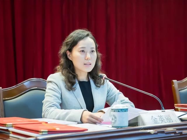 盘点七大美女“女色虎”,包养男宠,以色谋权,不堪入目