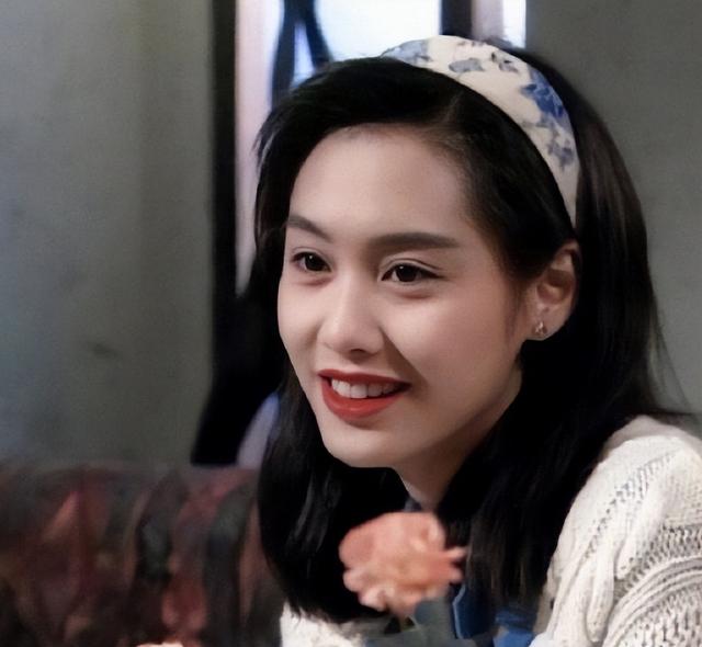 15位一眼万年的短发美女,年轻时个个美到窒息,今有人网上求工作