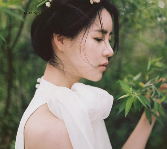 “韩国汤唯”火遍全网!出道演19禁电影狂拿奖,新戏变蛇蝎美女