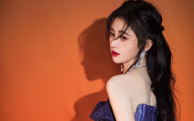 有种无奈叫“扁屁股”,这八位绝美女星,都败在扁屁股上面