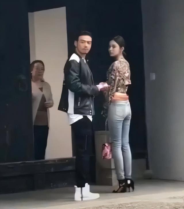 有种无奈叫“扁屁股”,这八位绝美女星,都败在扁屁股上面