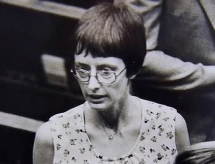 1980年,华裔学霸将美女老师囚禁衣柜,每晚放出来侵犯数小时