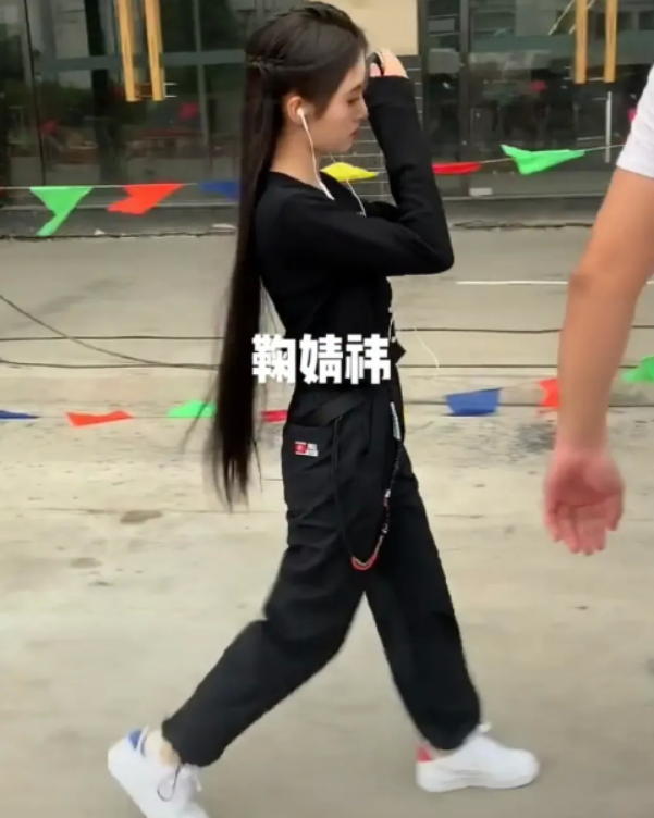 有种无奈叫“扁屁股”,这八位绝美女星,都败在扁屁股上面