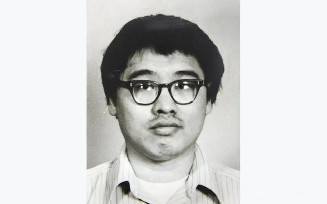 1980年,华裔学霸将美女老师囚禁衣柜,每晚放出来侵犯数小时