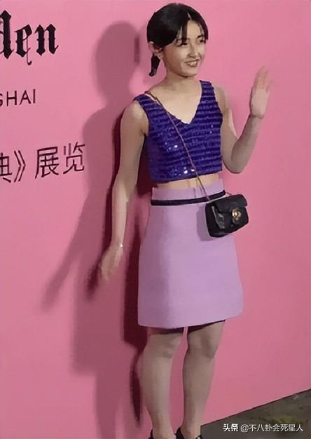 看脸90斤,看腿150斤,这7位女星小脸配粗腿,身材太不协调