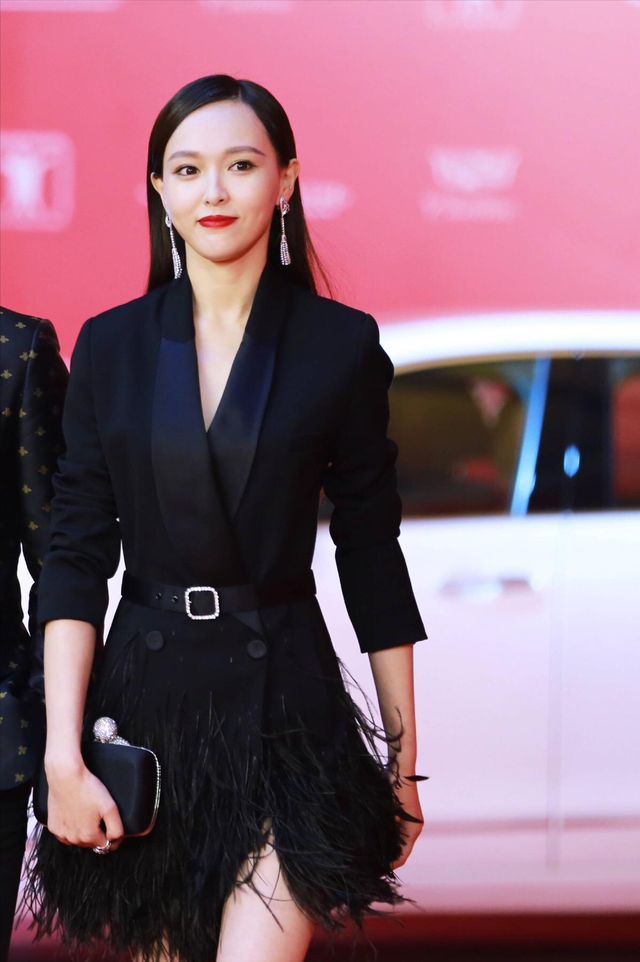 有种无奈叫“扁屁股”,这八位绝美女星,都败在扁屁股上面