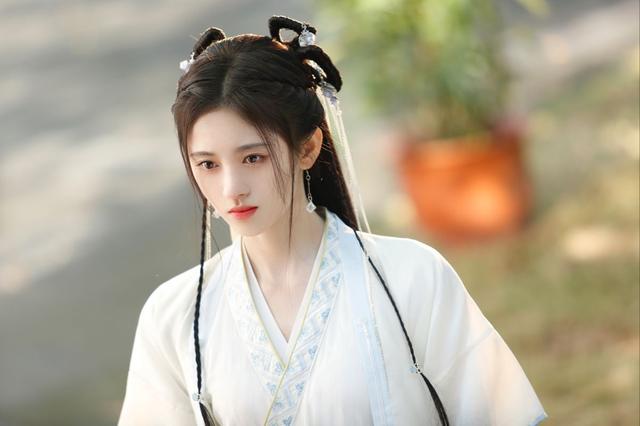 有种无奈叫“扁屁股”,这八位绝美女星,都败在扁屁股上面