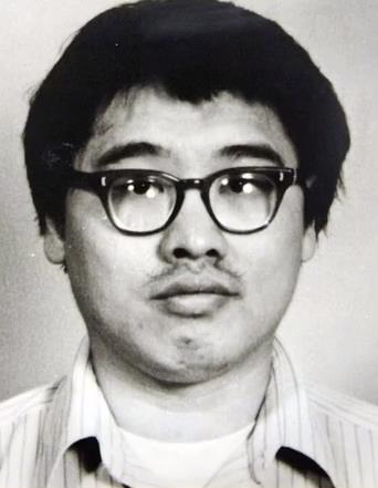 1980年,华裔学霸将美女老师囚禁衣柜,每晚放出来侵犯数小时