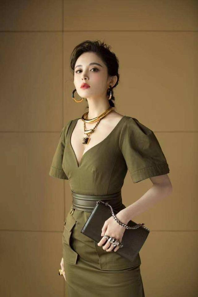 有种无奈叫“扁屁股”,这八位绝美女星,都败在扁屁股上面
