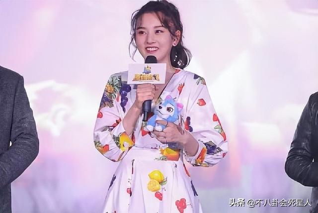 看脸90斤,看腿150斤,这7位女星小脸配粗腿,身材太不协调