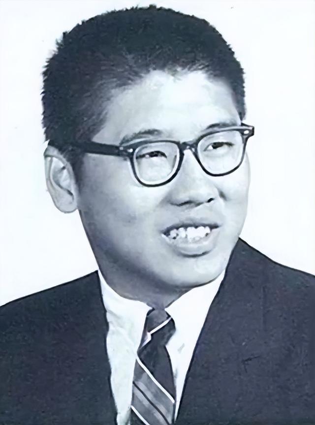 1980年,华裔学霸将美女老师囚禁衣柜,每晚放出来侵犯数小时